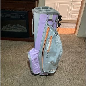 ~like new mint condition~ Ladies top flite stand and carry golf bag.